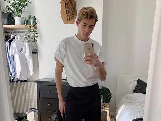 Tuck oversized t-shirt into Your Trouser
